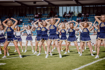 Monarchs-Cheerleader